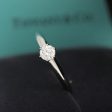 Lade das Bild in den Galerie-Viewer, Tiffany & Co.Verlobungsring Platin 950 - Gr.49 - Box & Zertifikat 0,26 ct - VS2