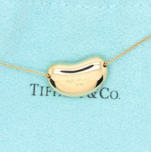 Lade das Bild in den Galerie-Viewer, Tiffany & Co. Bean Anhänger in 18KT Gold mit Box