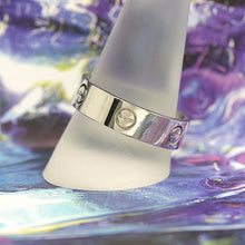 Lade das Bild in den Galerie-Viewer, Cartier Love Ring in 18KT Weißgold mit Cartier Box in Gr. 63