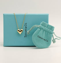 Lade das Bild in den Galerie-Viewer, Tiffany & Co. Pinched Heart Halskette in 18KT Gold mit Box
