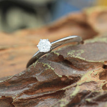 Lade das Bild in den Galerie-Viewer, Tiffany & Co.Verlobungsring Platin 950 - Gr.49 - Box & Zertifikat 0,22 ct - VS1