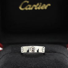 Lade das Bild in den Galerie-Viewer, Cartier Love Ring in 18KT Weißgold mit Cartier Box in Gr. 56