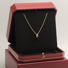 Lade das Bild in den Galerie-Viewer, Cartier Trinity Halskette in 18KT Gold Box