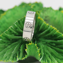 Lade das Bild in den Galerie-Viewer, Cartier Love Ring in 18KT Weißgold mit Cartier Box in Gr. 60