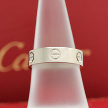 Lade das Bild in den Galerie-Viewer, Cartier Love Ring in 18KT Weißgold mit Cartier Box in Gr. 54