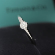 Lade das Bild in den Galerie-Viewer, Tiffany & Co.Verlobungsring Platin 950 - Gr.49 - Box & Zertifikat 0,26 ct - VS2