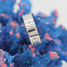 Lade das Bild in den Galerie-Viewer, Cartier Love Ring in 18KT Weißgold mit Cartier Box in Gr. 57