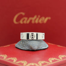 Lade das Bild in den Galerie-Viewer, Cartier Love Ring in 18KT Weißgold mit Cartier Box in Gr. 61