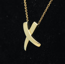 Lade das Bild in den Galerie-Viewer, Tiffany & Co. Paloma Picasso " Grafitti X " Halskette mit Anhänger in 18KT Gold
