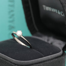 Lade das Bild in den Galerie-Viewer, Tiffany & Co.Verlobungsring Platin 950 - Gr.51 - Box & Zertifikat 0,25 ct - VVS2