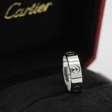 Lade das Bild in den Galerie-Viewer, Cartier Love Ring in 18KT Weißgold mit Cartier Box in Gr. 55