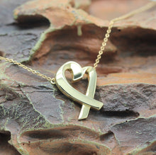 Lade das Bild in den Galerie-Viewer, Tiffany & Co. Paloma Picasso "Loving Heart" Halskette mit Anhänger in 18KT Gold