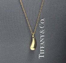 Lade das Bild in den Galerie-Viewer, Tiffany & Co. Elsa Peretti "Teardrop" Halskette in 18KT Gold mit Box