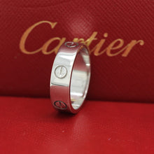 Lade das Bild in den Galerie-Viewer, Cartier Love Ring in 18KT Weißgold mit Cartier Box in Gr. 58