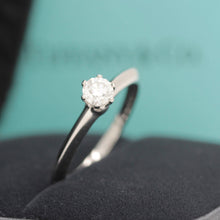 Lade das Bild in den Galerie-Viewer, Tiffany & Co.Verlobungsring Platin 950 - Gr.49 - Box & Zertifikat 0,22 ct - VS1