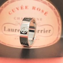 Lade das Bild in den Galerie-Viewer, Cartier Love Ring in 18KT Weißgold mit Cartier Box in Gr. 57