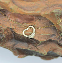 Lade das Bild in den Galerie-Viewer, Tiffany & Co Halskette Elsa Peretti mit offenem Herz in 18KT Gold mit Box