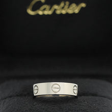 Lade das Bild in den Galerie-Viewer, Cartier Love Ring in 18KT Weißgold mit Cartier Box in Gr. 55