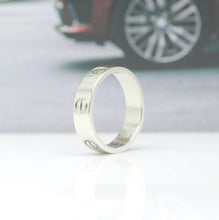 Lade das Bild in den Galerie-Viewer, Cartier Love Ring in 18KT Weißgold mit Cartier Box in Gr. 64