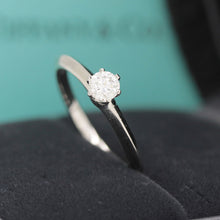 Lade das Bild in den Galerie-Viewer, Tiffany & Co.Verlobungsring Platin 950 - Gr.49 - Box & Zertifikat 0,22 ct - VS1