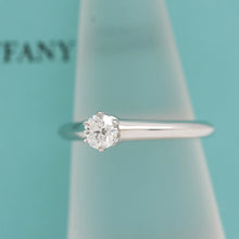 Lade das Bild in den Galerie-Viewer, Tiffany & Co.Verlobungsring Platin 950 - Gr.49 - Box & Zertifikat 0,26 ct - VS2