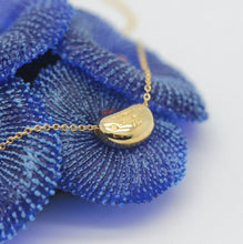 Lade das Bild in den Galerie-Viewer, Tiffany & Co. Bean Anhänger in 18KT Gold mit Box