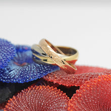 Lade das Bild in den Galerie-Viewer, Les must de Cartier Trinity Tricolour 18KT Gold mit Cartier Box & Pap. in Gr. 50