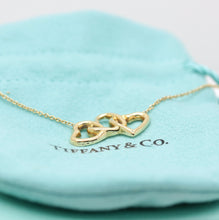 Lade das Bild in den Galerie-Viewer, Tiffany & Co.Tripple Herzanhänger in 18KT Gold