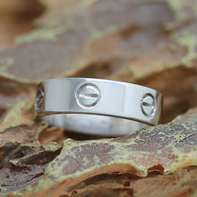 Lade das Bild in den Galerie-Viewer, Cartier Love Ring in 18KT Weißgold mit Cartier Box in Gr. 50