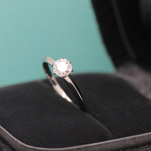 Lade das Bild in den Galerie-Viewer, Tiffany & Co.Verlobungsring Platin 950 - Gr.49 - Box & Zertifikat 0,37 ct - VS2