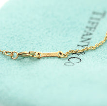 Lade das Bild in den Galerie-Viewer, Tiffany & Co. Bean Anhänger in 18KT Gold mit Box