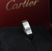 Lade das Bild in den Galerie-Viewer, Cartier Love Ring in 18KT Weißgold mit Cartier Box in Gr. 60