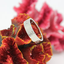 Lade das Bild in den Galerie-Viewer, Cartier Love Ring in 18KT Weißgold mit Cartier Box in Gr. 61