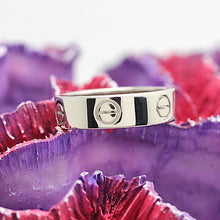 Lade das Bild in den Galerie-Viewer, Cartier Love Ring in 18KT Weißgold mit Cartier Box in Gr. 56