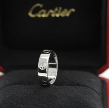 Lade das Bild in den Galerie-Viewer, Cartier Love Ring in 18KT Weißgold mit Cartier Box in Gr. 56