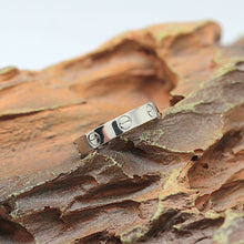 Lade das Bild in den Galerie-Viewer, Cartier Love Ring in 18KT Weißgold mit Cartier Box in Gr. 51