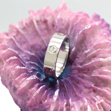 Lade das Bild in den Galerie-Viewer, Cartier Love Ring in 18KT Weißgold mit Cartier Box in Gr. 61