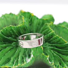 Lade das Bild in den Galerie-Viewer, Cartier Love Ring in 18KT Weißgold mit Cartier Box in Gr. 51