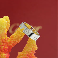 Lade das Bild in den Galerie-Viewer, Cartier Love Ring in 18KT Weißgold mit Cartier Box in Gr. 54