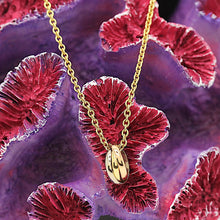 Lade das Bild in den Galerie-Viewer, Cartier Trinity Halskette in 18KT Gold Box