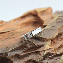 Lade das Bild in den Galerie-Viewer, Cartier Love Ring in 18KT Weißgold mit Cartier Box in Gr. 54