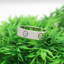 Lade das Bild in den Galerie-Viewer, Cartier Love Ring in 18KT Weißgold mit Cartier Box in Gr. 60