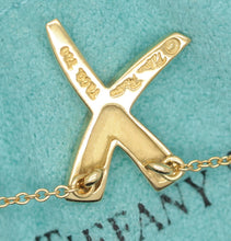 Lade das Bild in den Galerie-Viewer, Tiffany & Co. Paloma Picasso " Grafitti X " Halskette mit Anhänger in 18KT Gold