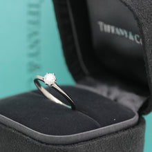 Lade das Bild in den Galerie-Viewer, Tiffany & Co.Verlobungsring Platin 950 - Gr.51 - Box & Zertifikat 0,25 ct - VVS2