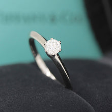 Lade das Bild in den Galerie-Viewer, Tiffany & Co.Verlobungsring Platin 950 - Gr.49 - Box & Zertifikat 0,22 ct - VS1