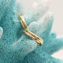 Lade das Bild in den Galerie-Viewer, Cartier Trinity Ohrclips 18KT Gold mit Cartier Box & Papiere