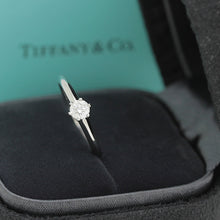 Lade das Bild in den Galerie-Viewer, Tiffany & Co. Verlobungsring Platin 950- Gr.53 - Box & Zertifikat 0,23 ct - VS2