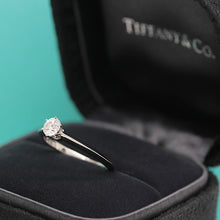 Lade das Bild in den Galerie-Viewer, Tiffany & Co. Verlobungsring Platin 950-Gr.49 - Box & Zertifikat 0.28 ct - VVS1