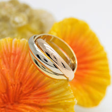 Lade das Bild in den Galerie-Viewer, Les must de Cartier Trinity Tricolour 18KT Gold mit Box & Papiere in Gr. 53