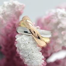 Lade das Bild in den Galerie-Viewer, Les must de Cartier Trinity Tricolour 18KT Gold mit Box & Papiere in Gr. 49